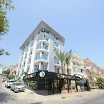 Cleopatra Hotell 3*
